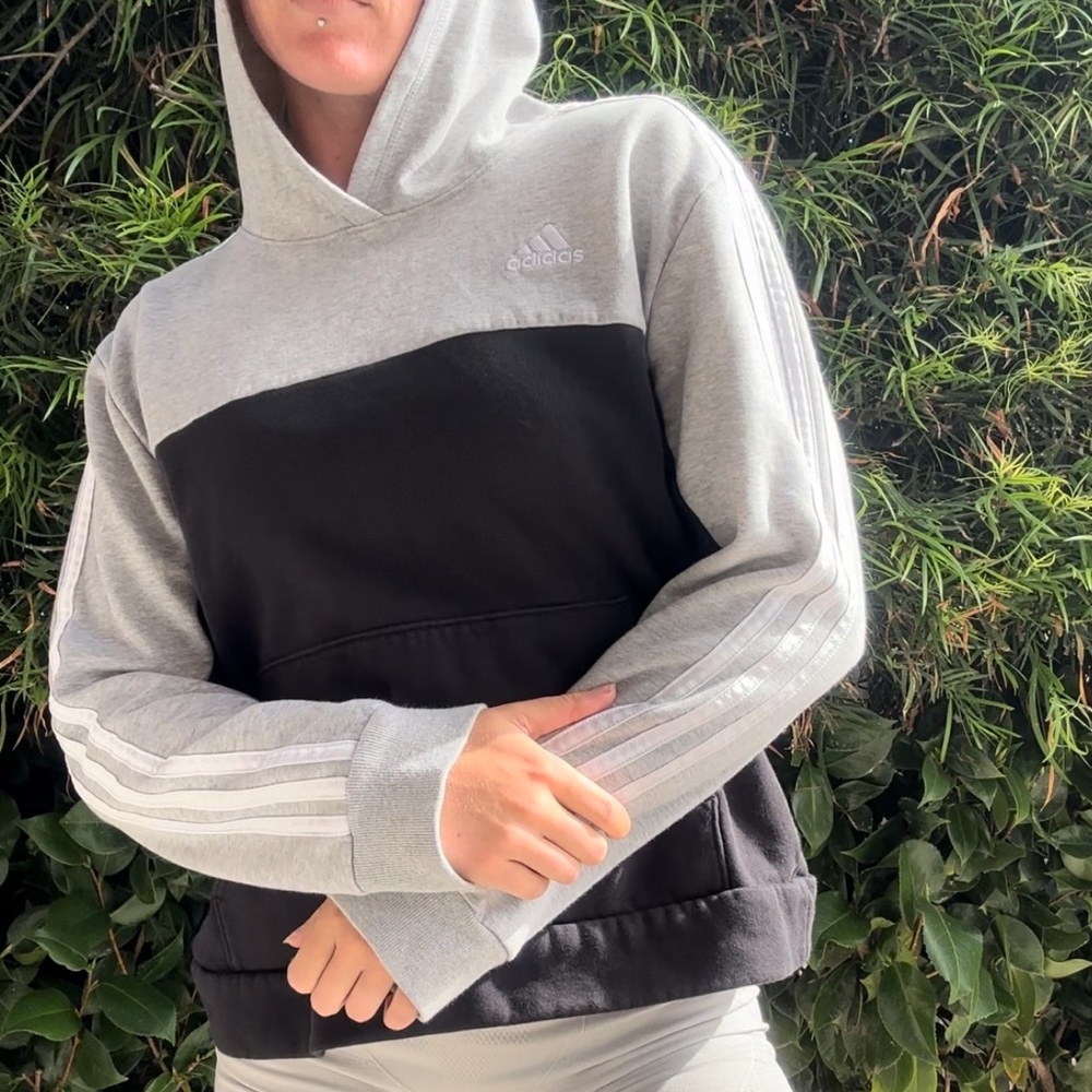 Adidas 🏃🏼 Grey and Black Pullover Hoodie